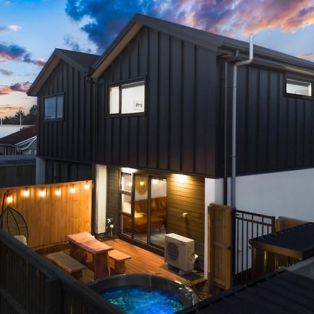 Cozy Retreat With Hot Tub Apartamento Christchurch Exterior foto