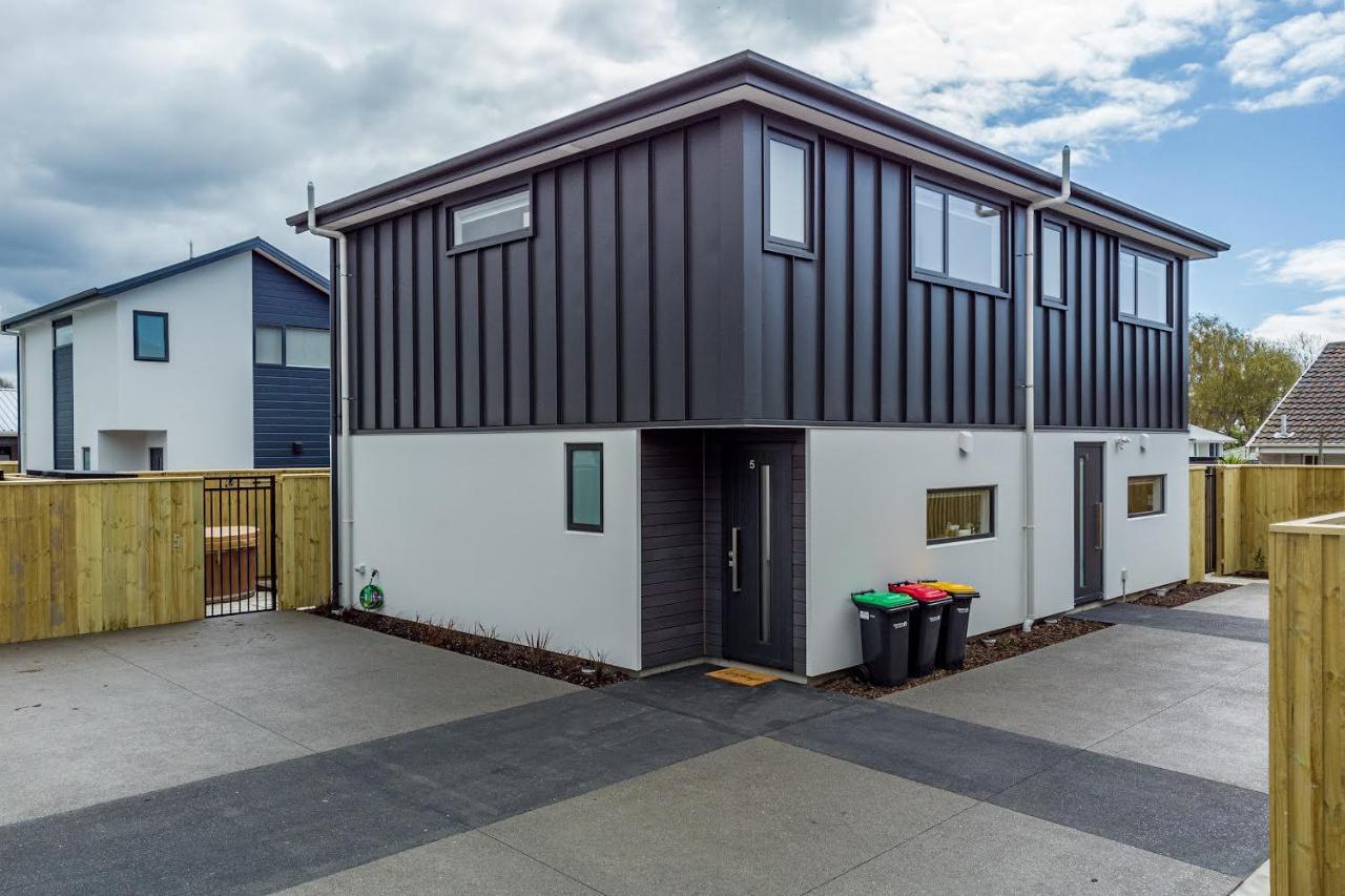 Cozy Retreat With Hot Tub Apartamento Christchurch Exterior foto
